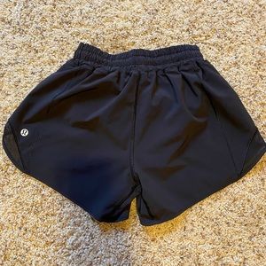 Lululemon Hotty hot short 4” size 2 great condition